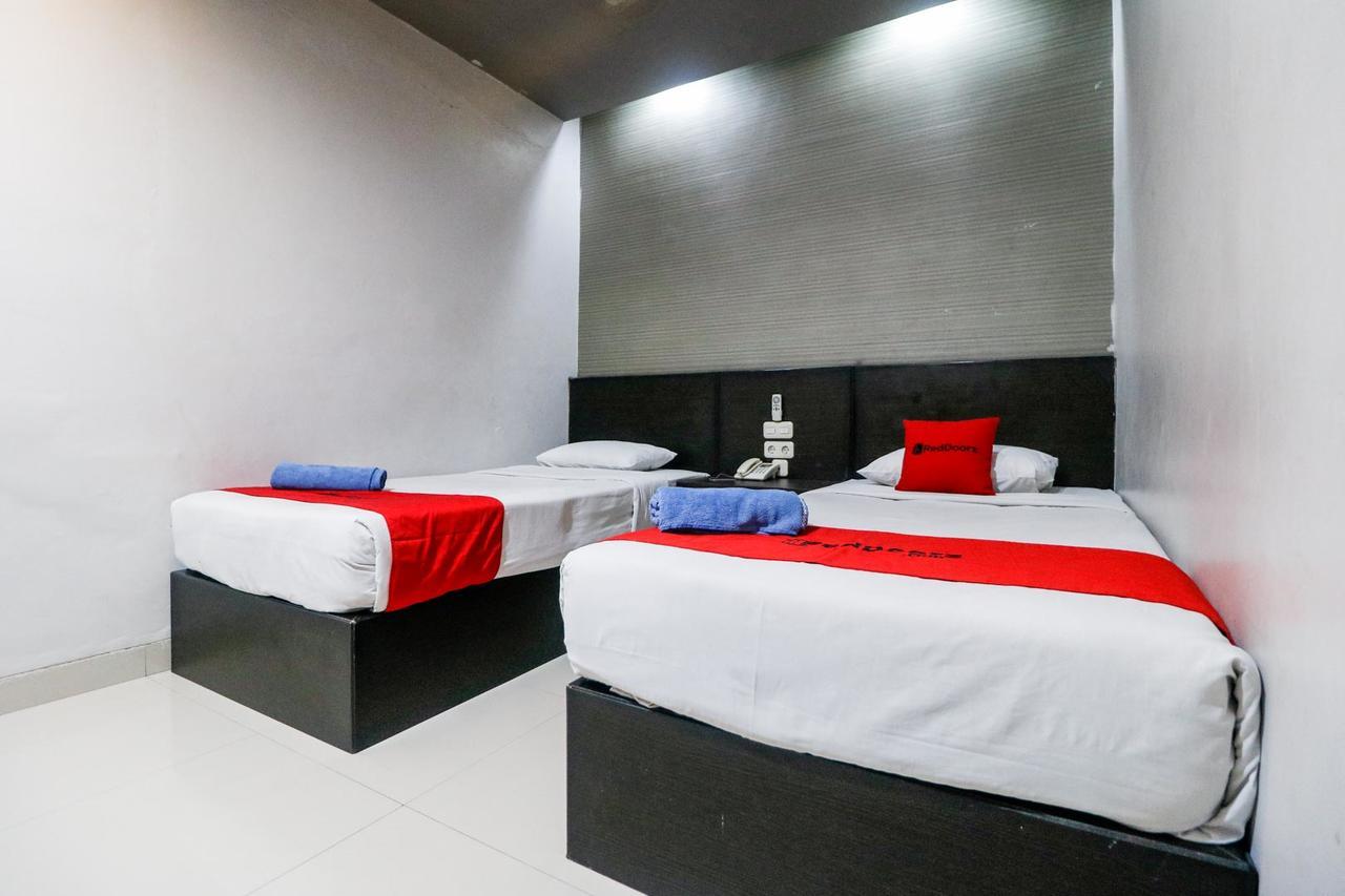 Reddoorz Plus Near Pasar Wisata Pakanbaru Exteriör bild