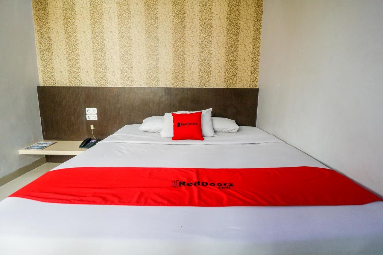 Reddoorz Plus Near Pasar Wisata Pakanbaru Exteriör bild