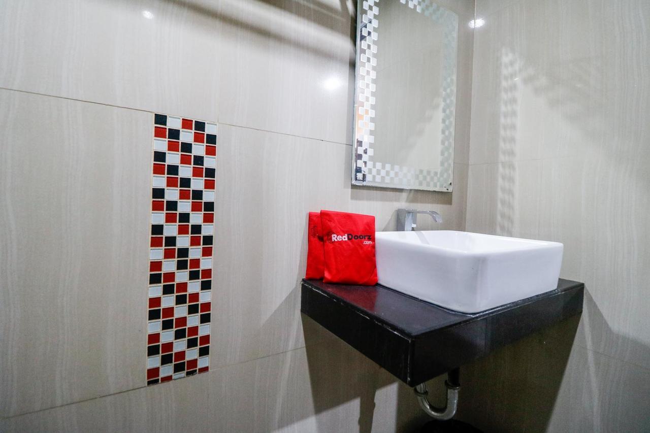 Reddoorz Plus Near Pasar Wisata Pakanbaru Exteriör bild