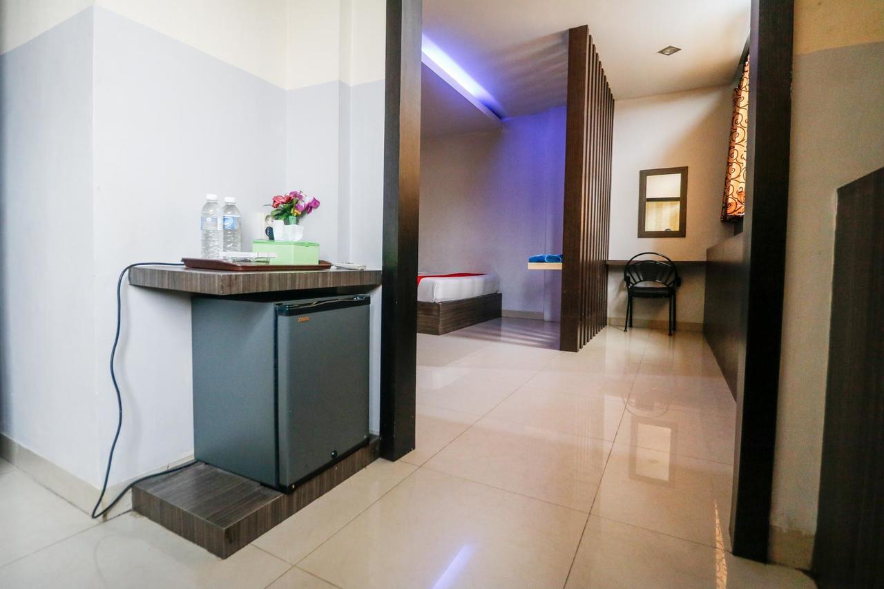 Reddoorz Plus Near Pasar Wisata Pakanbaru Exteriör bild
