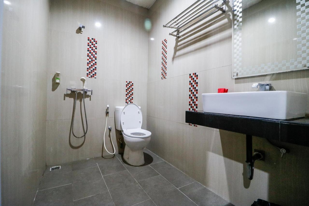 Reddoorz Plus Near Pasar Wisata Pakanbaru Exteriör bild